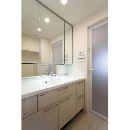 【洗面所】 | レビスタ白金高輪 | ※写真は同タイプ住戸です。