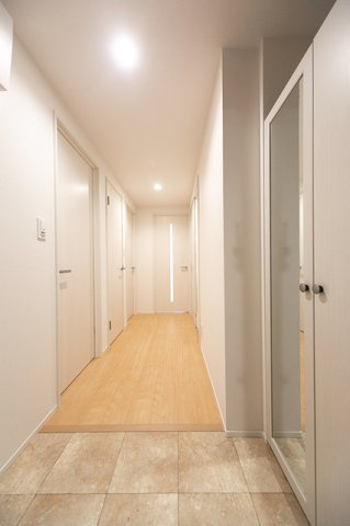 【玄関】 | ＨＩＬＬ　ＴＯＰ　ＲＥＳＩＤＥＮＣＥ　ＯＳＡＫＩ | ※写真は同タイプ住戸です。