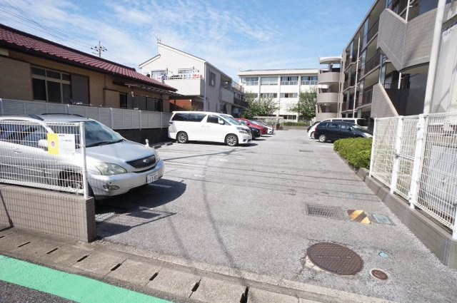 ノブレス幕張本郷Ⅱの駐車場