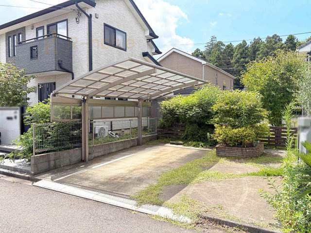 常総市内守谷町きぬの里3丁目　中古戸建ての駐車場|カースペースは2台お停めいただけます♪