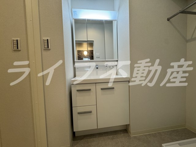 Sierra深江南の独立洗面台|朝の支度にも助かる、独立の洗髪洗面化粧台