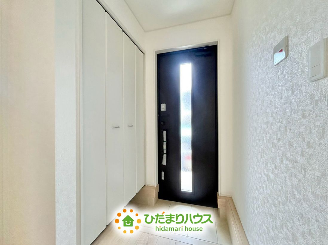 久喜市栗橋東第17　新築一戸建て　クレイドルガーデンの玄関|収納力たっぷり！可動棚のある玄関収納です♪
