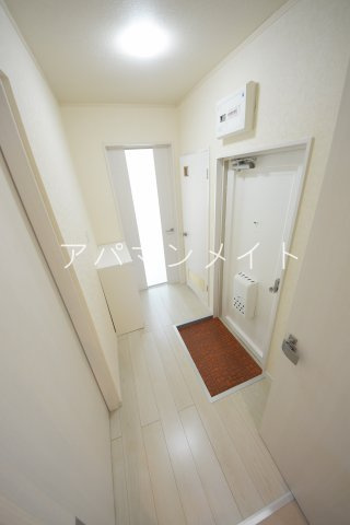 【玄関】 | 収納もある玄関です