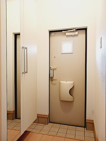 ティアラＢの玄関