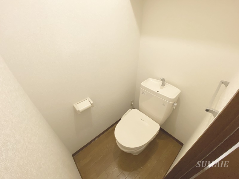 リリ参番館のトイレ|落ち着いた色調のトイレです☆