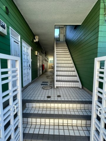ローズハイツ朝霞のエントランス