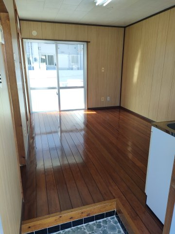島アパートの内装