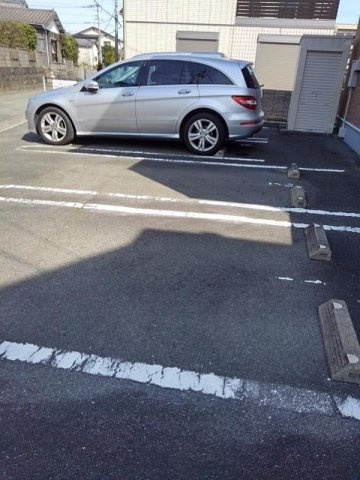 ラフォーレ・Ｓの駐車場