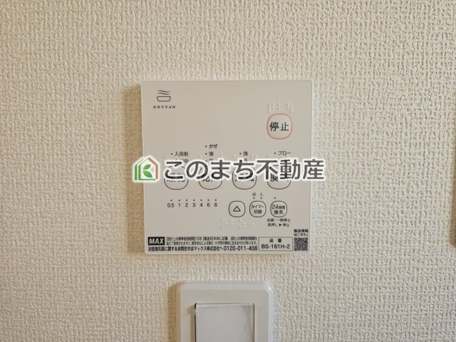 LiveleGarden.S大田原市野崎の設備|雨の日や湿気の多い梅雨時期など、洗濯物が乾き難い時期に重宝する浴室換気乾燥機。乾燥機能だけではなく、冬場の浴室内の寒暖差を緩和する暖房機能も標準装備。ヒートショック対策に一役買います。