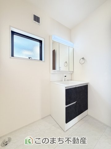 LiveleGarden.S大田原市野崎の洗面所|シャンプードレッサーで朝の身支度♪伸びるホースでお掃除も簡単清潔です！