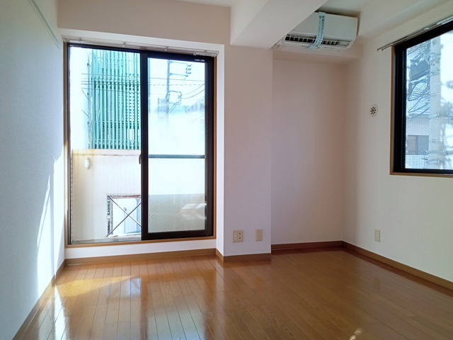 ソネットヨシナガの居間・リビング|★明るい２面採光のお部屋です★
