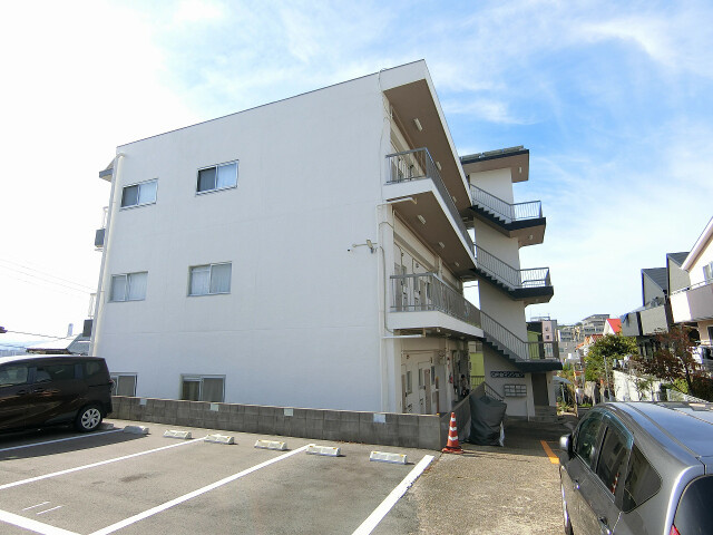 白川台マンションの外観