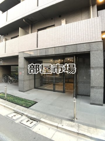 ルーブル大島のエントランス