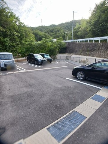 レジデンス　セレノの駐車場
