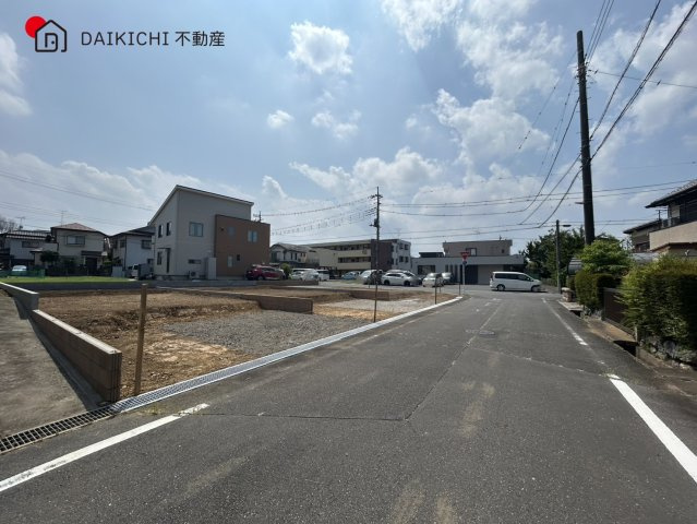 【前面道路含む現地写真】 | 坂戸市芦山町1期　ブルーミングガーデン　新築戸建　全3棟　1号棟