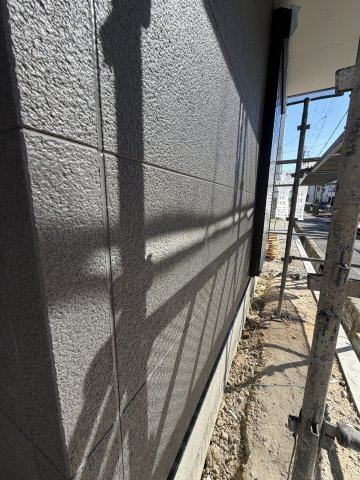 伊丹市広畑3丁目　新築戸建の外観|2026.10.10.現在、屋内階段設置済。3階まで、ご内覧可能です。外壁（アクセント部分含む）貼り終えました。