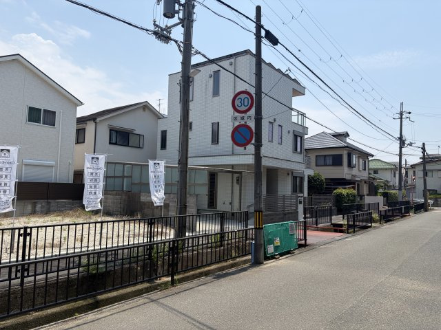 伊丹市広畑3丁目　新築戸建の前面道路含む現地写真