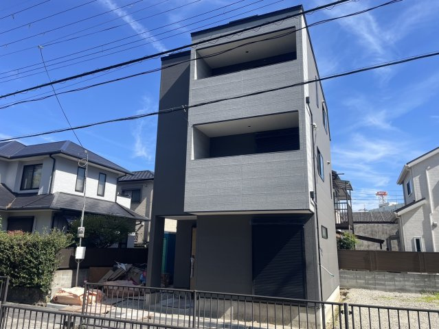 伊丹市広畑3丁目　新築戸建のキッチン|2026.10.16.　キッチン設置　袖壁や収納棚が無く開放的な空間となります。