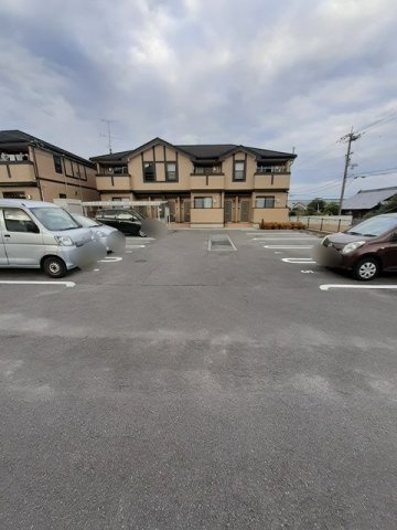カステーロ・ヴェルデＡの駐車場