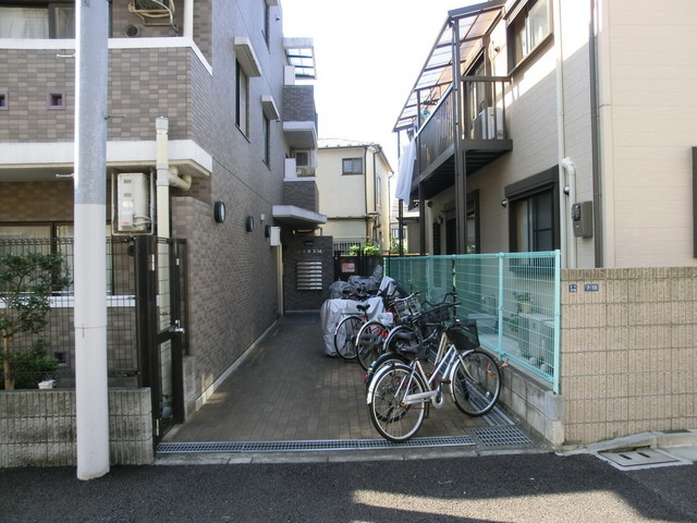 ハイネス14のエントランス|バイクもご相談