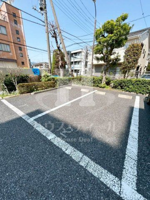 【駐車場】 | リラ・ガーデン | カースペースがあります