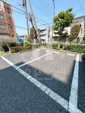 【駐車場】 | リラ・ガーデン | カースペースがあります