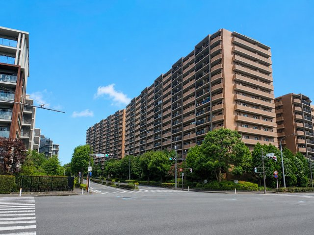 【外観】 | 港北ニュータウンイオ7番館 | ◆管理体制良好なマンションです。清潔感のあるエントランスに開放感のある住環境。