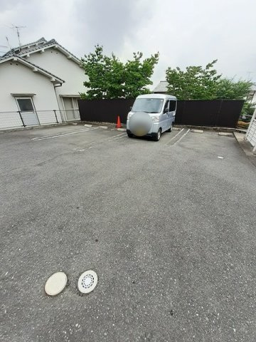 リヴァグレイスの駐車場
