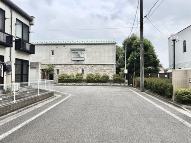 練馬区大泉町４丁目の新築一戸建の前面道路含む現地写真