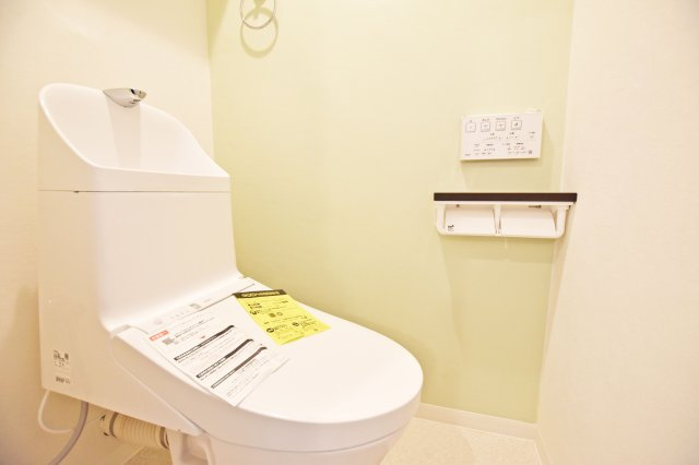 北大阪ハイツのトイレ|一年を通して快適に利用できるウォシュレット付トイレです。