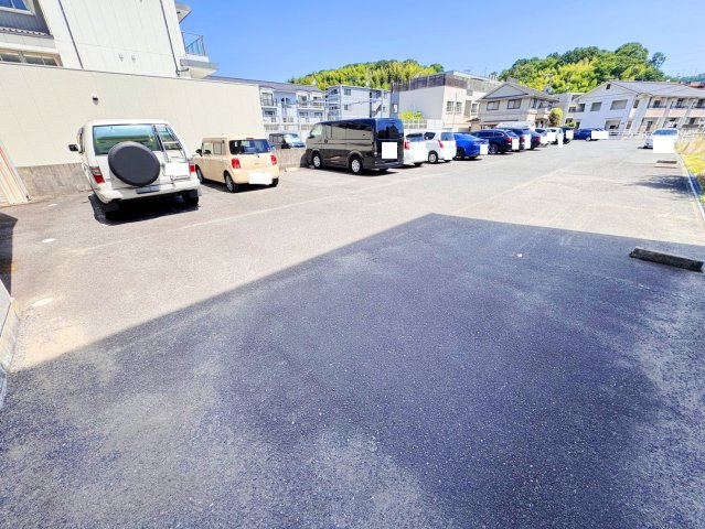 カトウビルの駐車場
