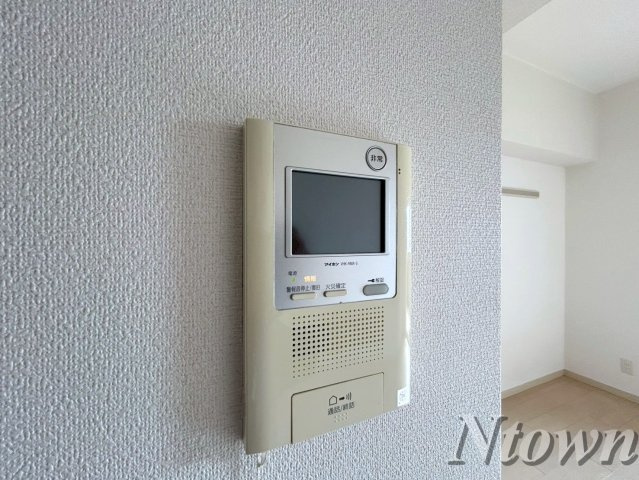 【セキュリティ】 | プレサンスSAKAEリバースタイル | モニター付きインターフォンです