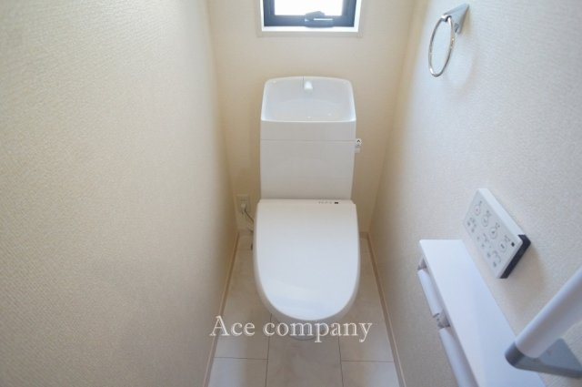 【トイレ】 | 八尾市東本町2丁目 | トイレは1階と2階の2ヶ所に完備♪ともに同形状のシャワートイレです☆