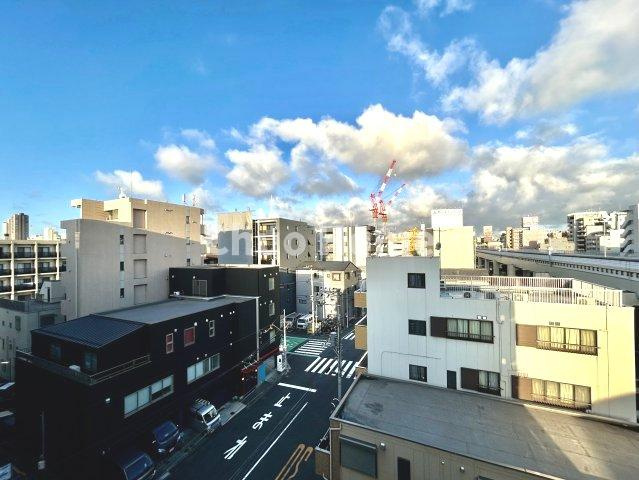 セザール錦糸町の展望|手を伸ばせば、ふれることが出来そうな環境が、そのままインテリアになったような印象です。その豊かな眺望にふさわしい空間には、通風・採光にも優れ、心地よい光と風があふれています