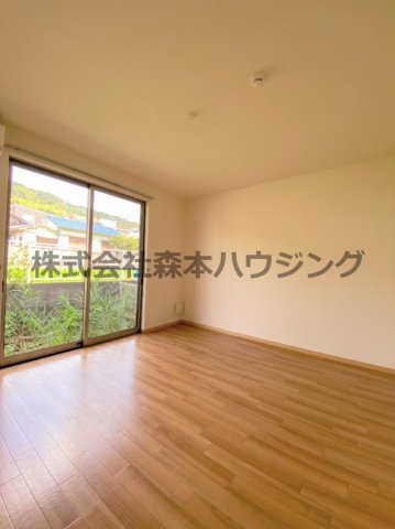 【洋室】 | 　オレンジハイツ | 広々とした洋室です