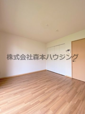 【洋室】 | 　オレンジハイツ | 落ち着いた色調の洋室です