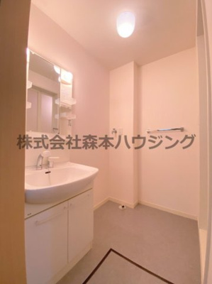 【洗面所】 | 　オレンジハイツ | 広い洗面スペース