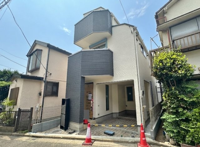 練馬区旭町3丁目 限定1棟の外観|有楽町線「地下鉄成増」駅徒歩5分
東武東上線「成増」駅徒歩8分
の快適な立地
是非、現地にて陽当たり周辺環境などご確認ください！