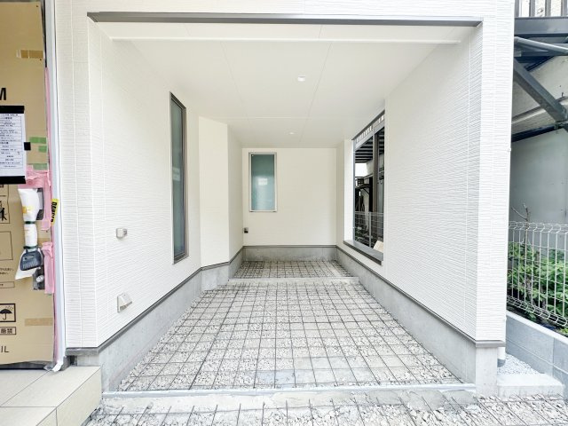 練馬区旭町3丁目 限定1棟の駐車場|大切なお車を雨風から守るビルトインガレージ