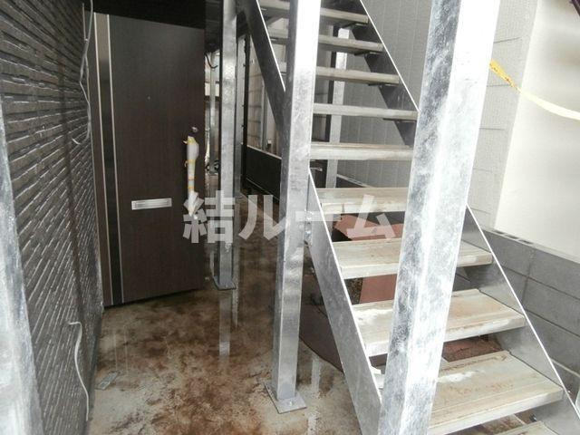練馬区練馬１丁目のアパートのエントランス