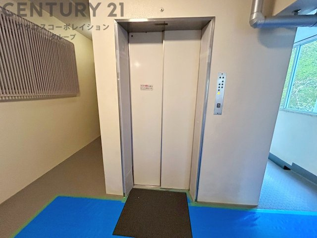エレベーター完備で、重い荷物やベビーカーの移動もスムーズ。日々の外出が快適になり、幅広い世代が安心して暮らせる住環境です。
