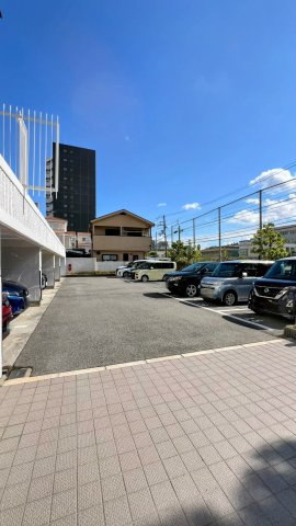 西宮東パーク・マンションの駐車場