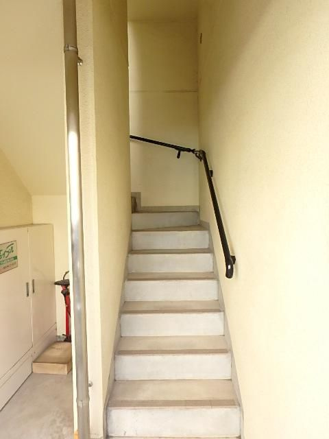 練馬区旭丘１丁目の賃貸マンションのエントランス