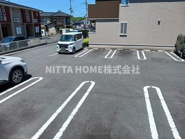 スカイヒルズコートの駐車場|駐車場は２台分の空きがあります☆
