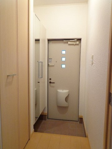 Ｙ’ｓコート四番館の玄関