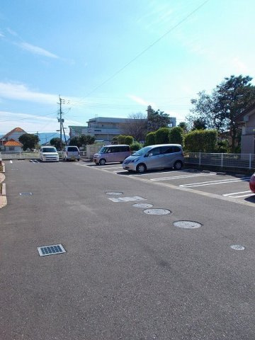 Ｙ’ｓコート四番館の駐車場