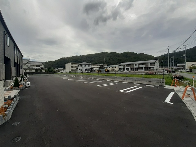 アル・グレースの駐車場