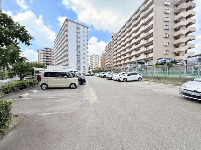コープ野村伊丹Ｂ棟の駐車場