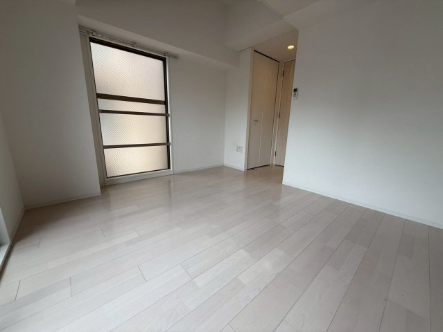 SERENiTE本町refletの洋室