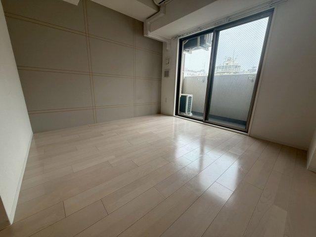SERENiTE本町refletの洋室